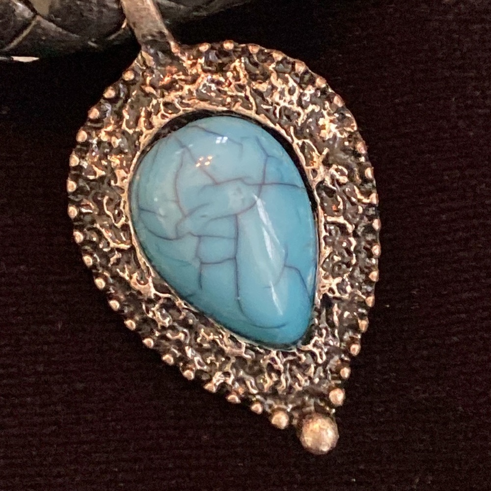 Leather turquoise choker necklace - Picture 3 of 7